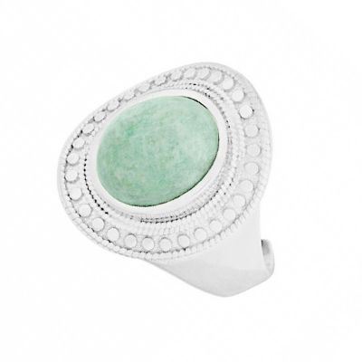 anillo con piedra verde